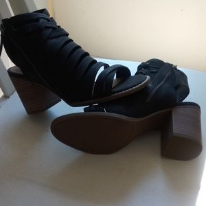 NWT booties/sandals wide width